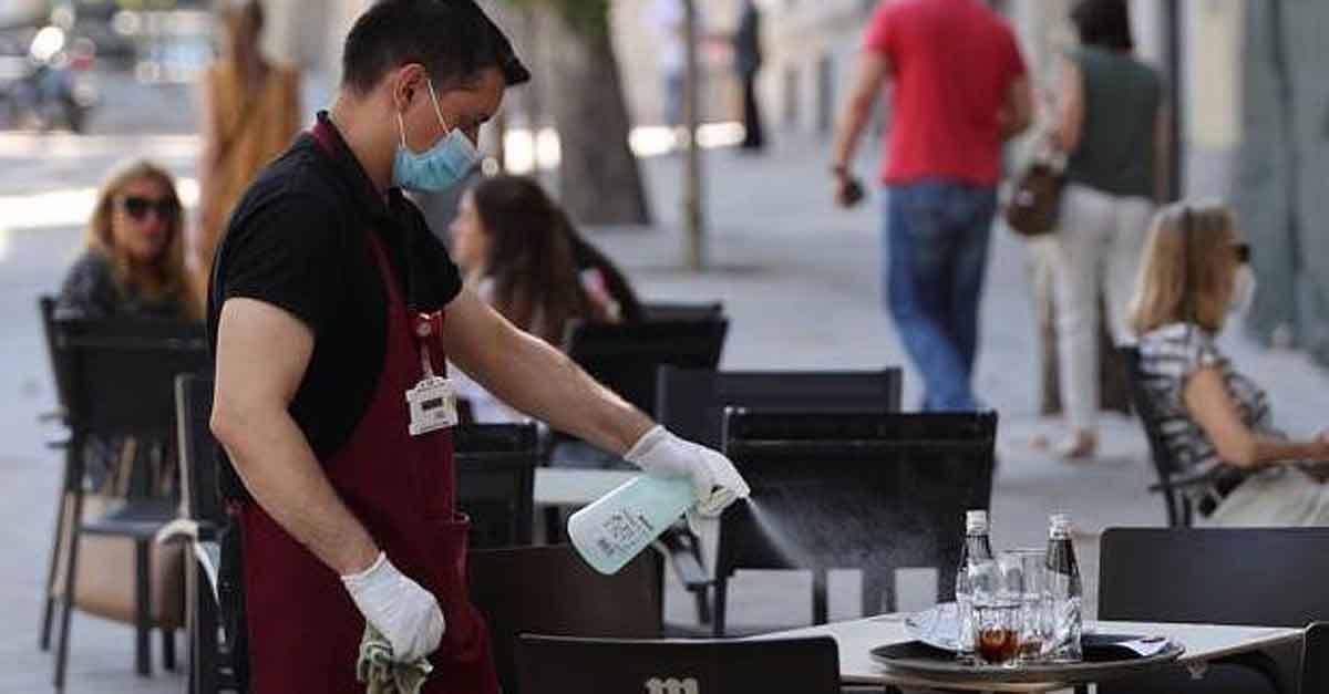 Marín avisa de que la Junta no ampliará horarios "por presiones"