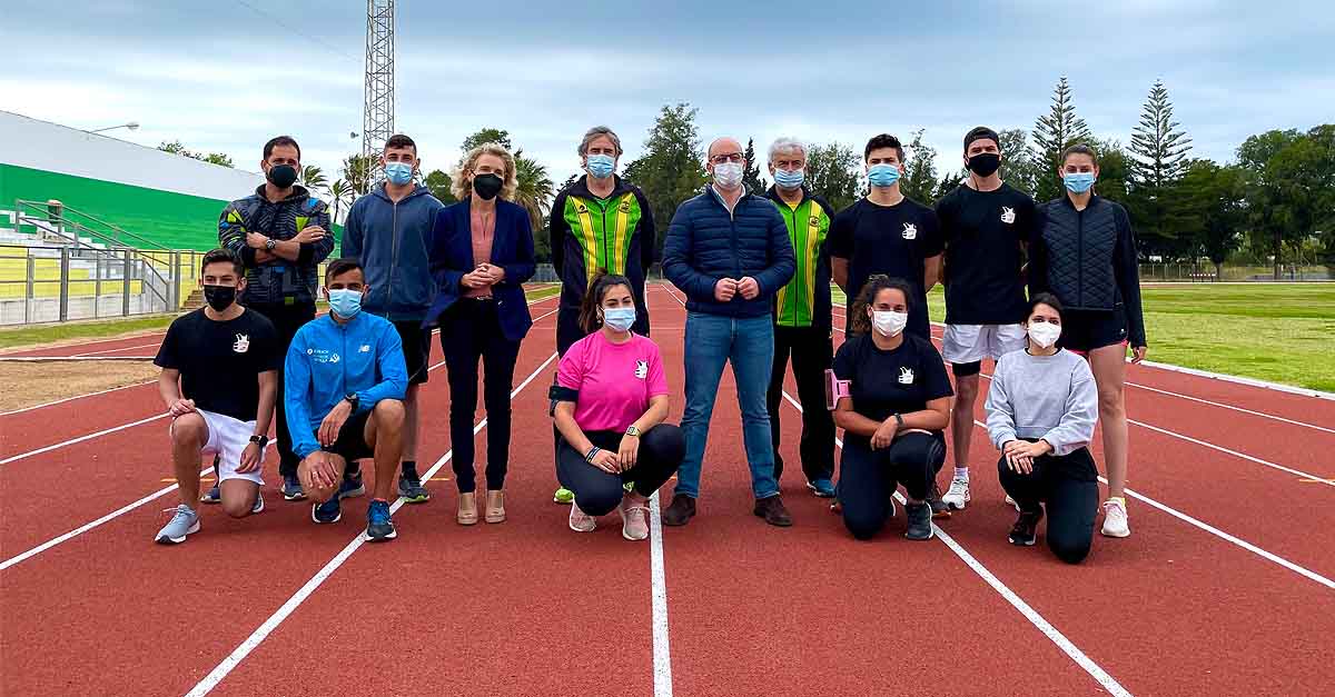 La nueva pista de atletismo de la Ciudad Deportiva de El Puerto ya está operativa