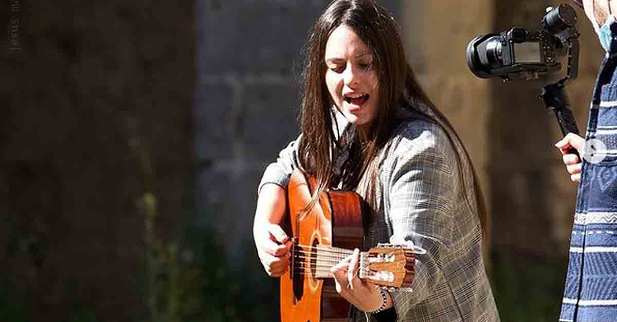 Maribel Albeli graba su último videoclip "Cuando más querías" en el Monasterio de la Victoria