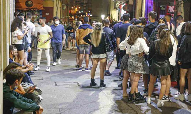Andalucía baraja volver al toque de queda ante las aglomeraciones por fiestas y botellones