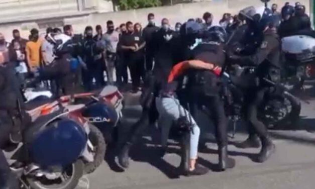 La Policía Nacional detiene a un motorista en El Puerto por conducir de manera temeraria