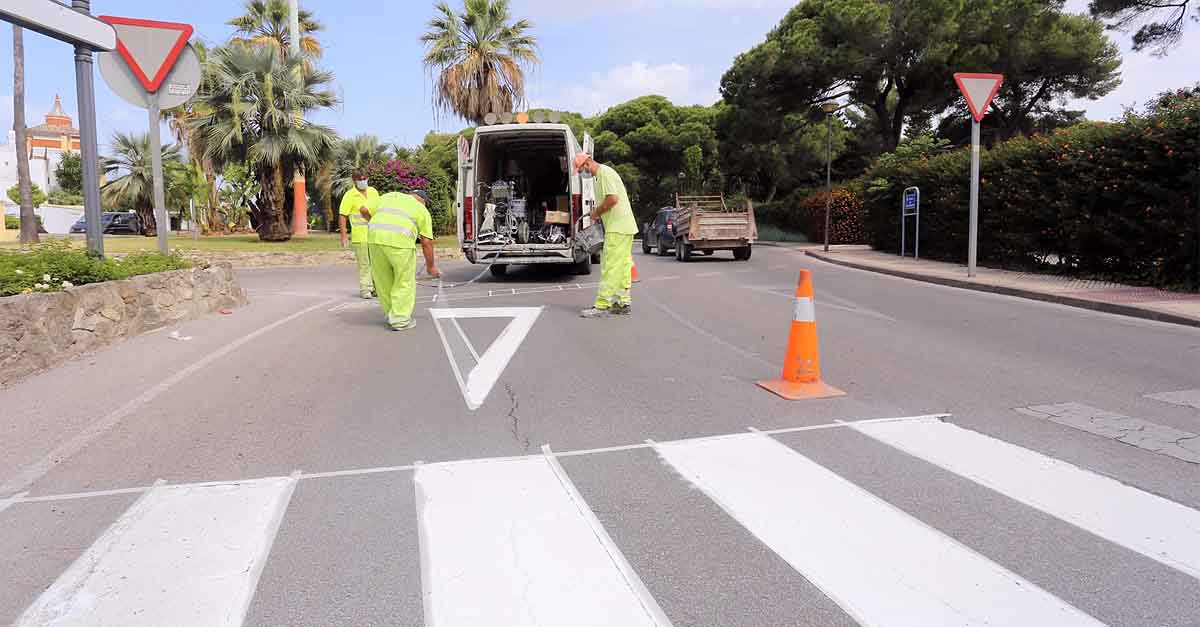 Mantenimiento Urbano inicia el repintado de la Avenida de Fuentebravía