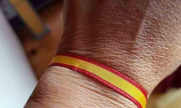 Agreden en El Puerto a una simpatizante de Vox por llevar una pulsera de España