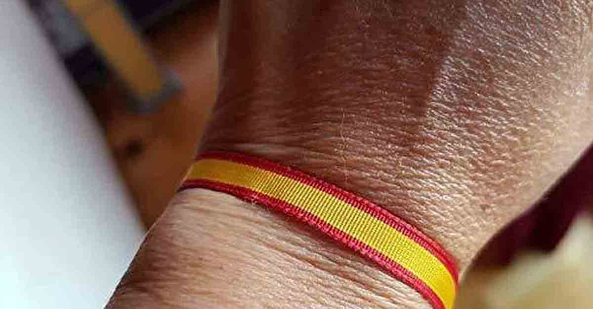 Agreden en El Puerto a una simpatizante de Vox por llevar una pulsera de España