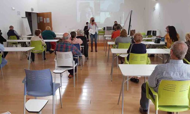 Gobierno local, Flave y colectivos sociales se reúnen para abordar el impago de las subvenciones