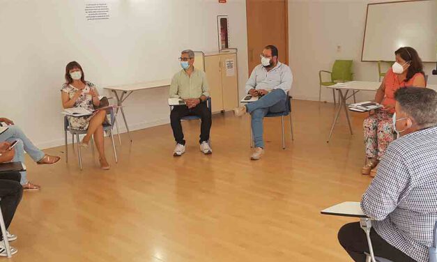 Bello evalúa con la asociación vecinal los primeros resultados de las actividades de la Eracis en Los Milagros