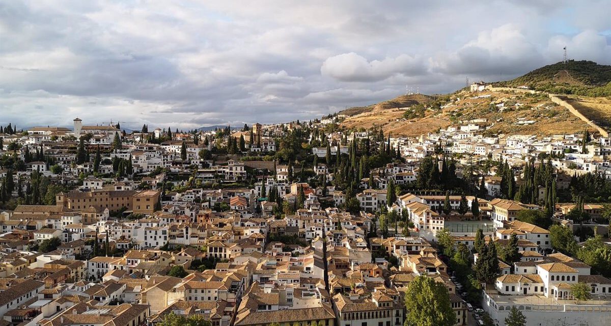 Granada y Huelva capital, además de otros 154 municipios, en riesgo extremo