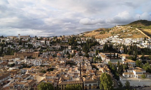 Granada y Huelva capital, además de otros 154 municipios, en riesgo extremo