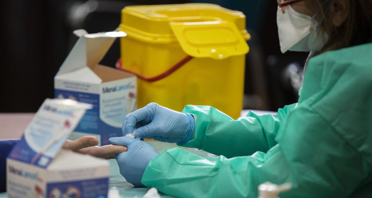 Andalucía baja su tasa hasta 184,7 y suma dos muertos en 48 horas
