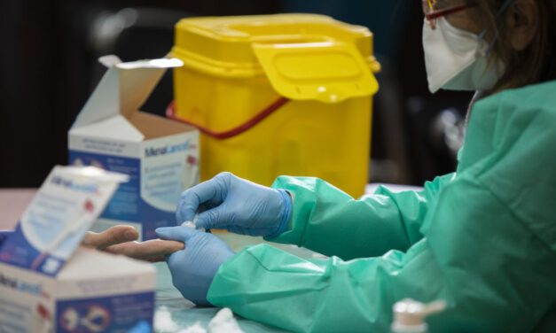 Andalucía baja su tasa hasta 184,7 y suma dos muertos en 48 horas
