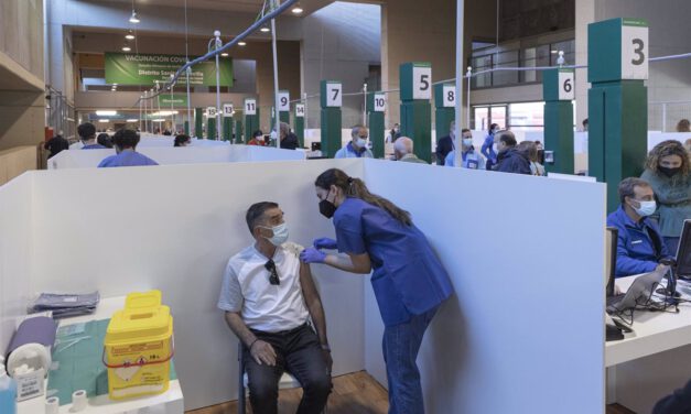 Salud espera que pese a la retirada del pasaporte se siga viendo bien vacunarse