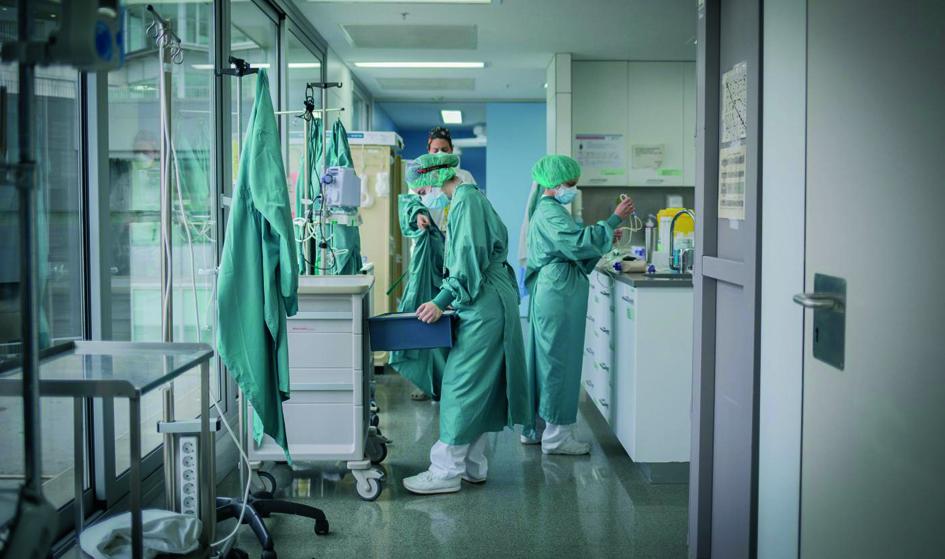 Aumentan en 26 los hospitalizados hasta los 1.151, con 197 en las UCI
