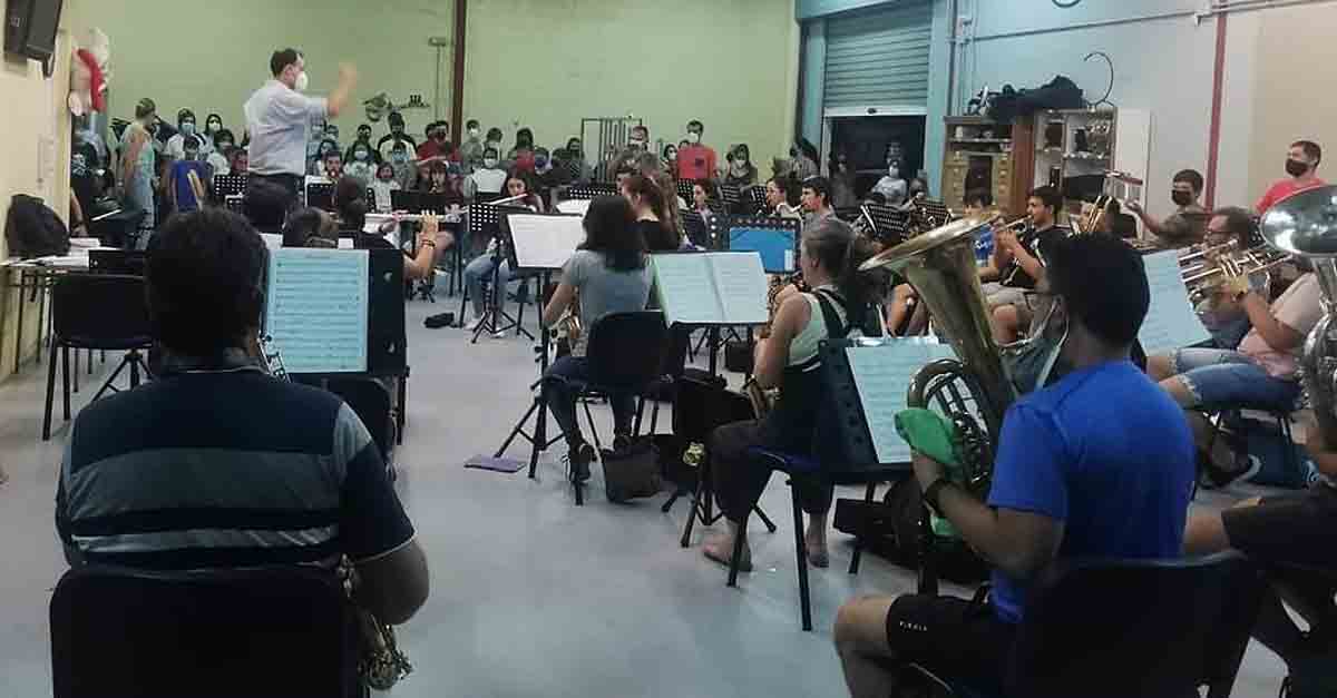 La Banda Maestro Dueñas y la coral La Salle ofrecen esta noche un concierto gratuito de música de cine