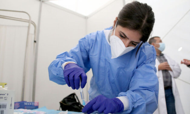 El SAS firma un convenio con Pfizer para reforzar el envío a domicilio de medicamentos