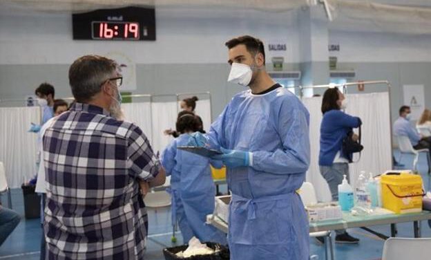 Andalucía registra 3.303 positivos y su tasa se mantiene en 457