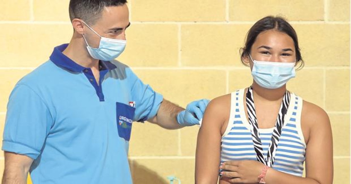 Más de la mitad de andaluces de entre 12 a 19 años tiene al menos una dosis