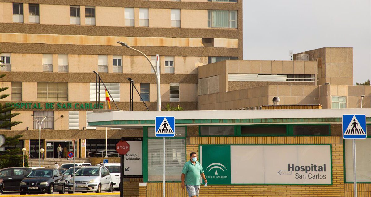 Andalucía baja de 1.300 hospitalizados por primera vez en dos semanas