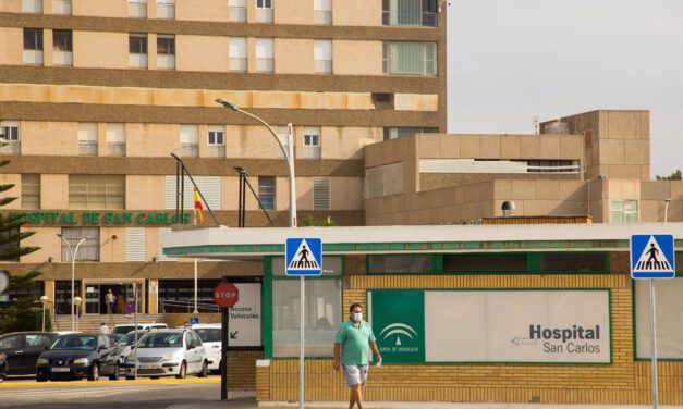 Andalucía baja de 1.300 hospitalizados por primera vez en dos semanas