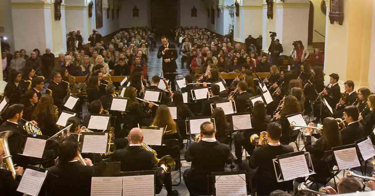 Juventud pone en marcha por vez primera un concierto de la Banda de Música Maestro Dueñas