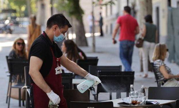 El paro desciende en 32.102 personas en agosto en Andalucía