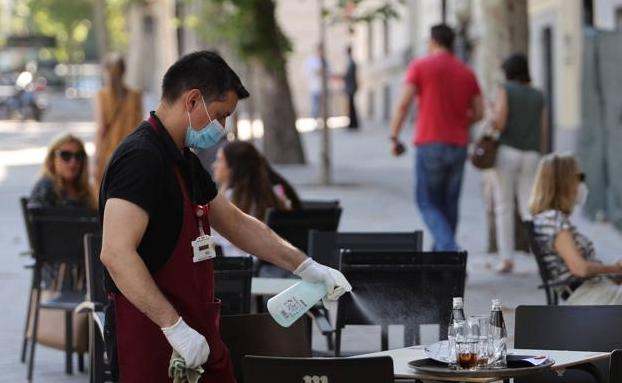 El paro desciende en 32.102 personas en agosto en Andalucía