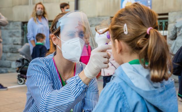 "Lógica" la decisión de no hacer cuarentena para vacunados con pauta completa en colegios