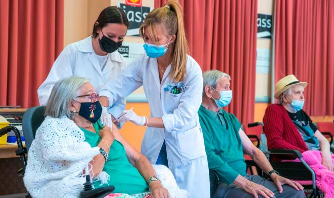 Salud no utilizará las vacunas a punto de caducar para la tercera dosis