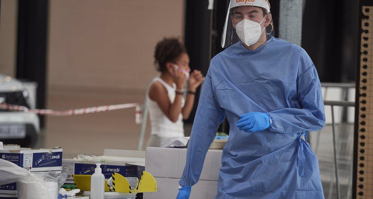 Sube la cifra de contagiados pero baja la de fallecidos por Covid en Andalucía en 24 horas