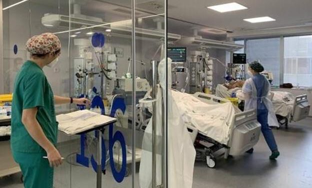 Andalucía suma dos hospitalizados hasta 287 y baja un ingreso en UCI hasta 84