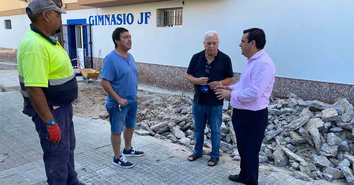 Nuevo acerado en la calle Pintor Enrique Ochoa en la zona de Malacara