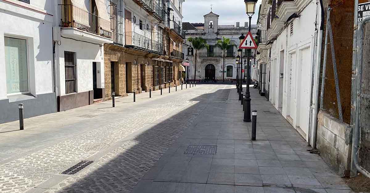 El Ayuntamiento de El Puerto finaliza el arreglo del adoquinado de la calle Palacios