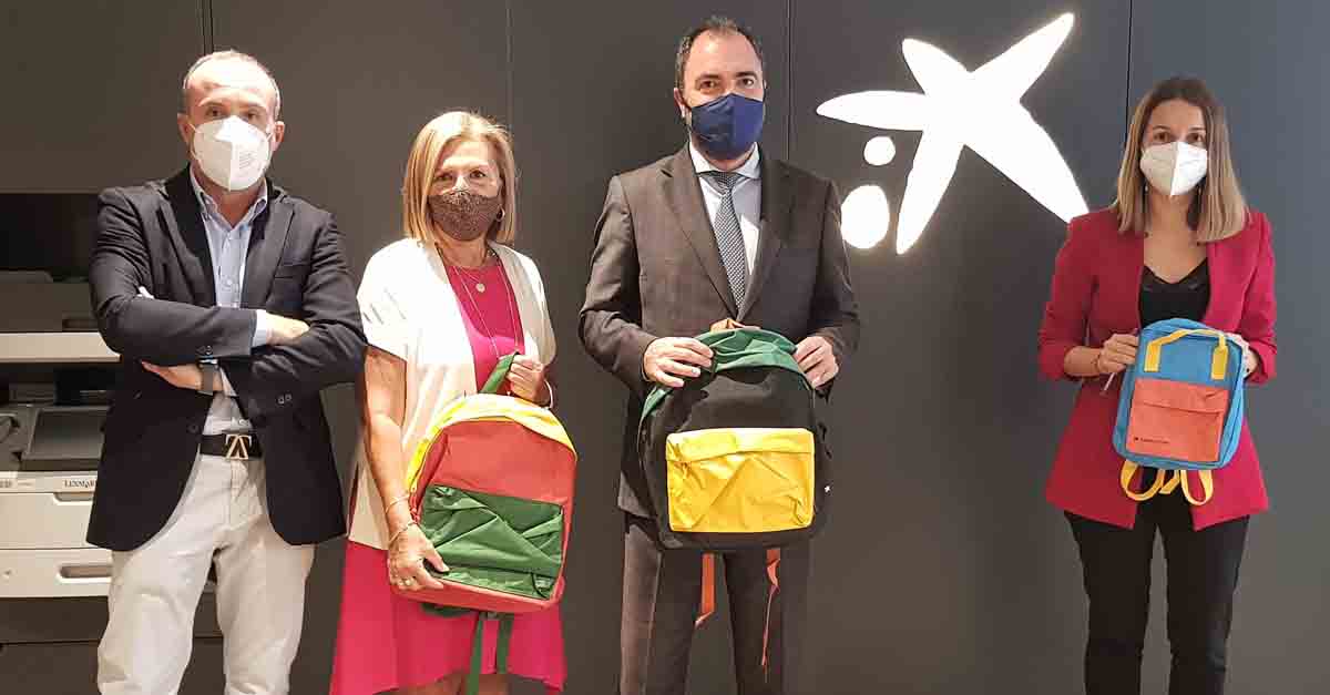 Entregados 568 kits de material escolar a El Puerto para los menores vulnerables