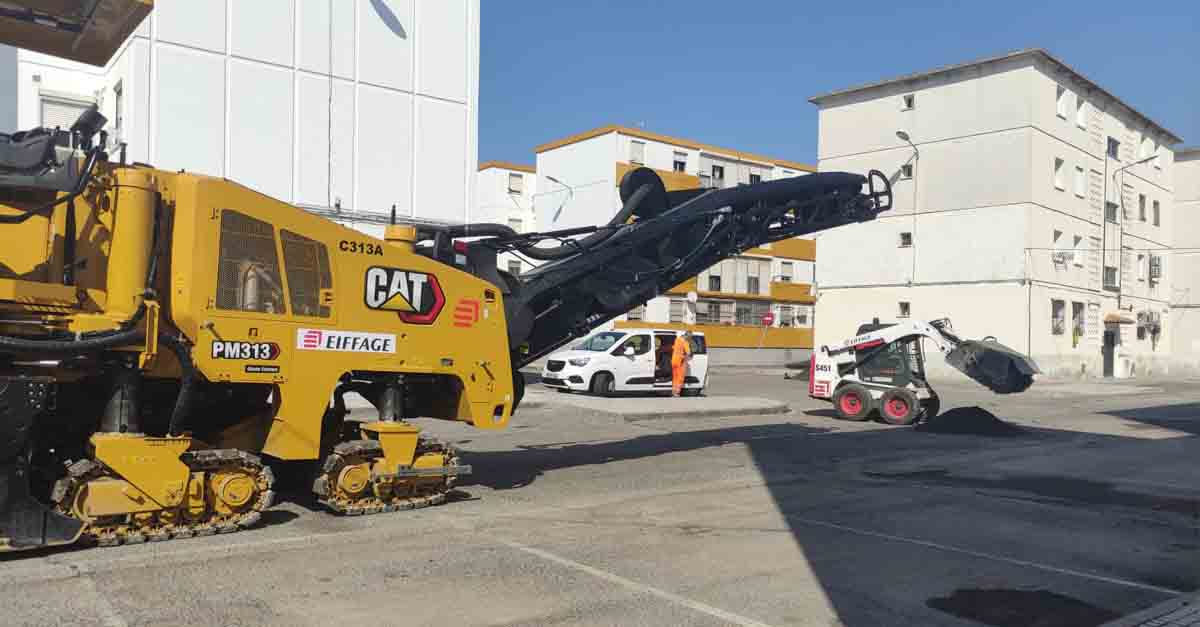 Mantenimiento Urbano inicia el asfaltado de cuatro calles de la Barriada de Los Pescadores