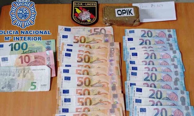 Detenidos en un control policial con un paquete de hachís