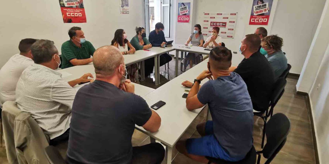 IU mantiene una reunión con las plantillas de las contratas municipales