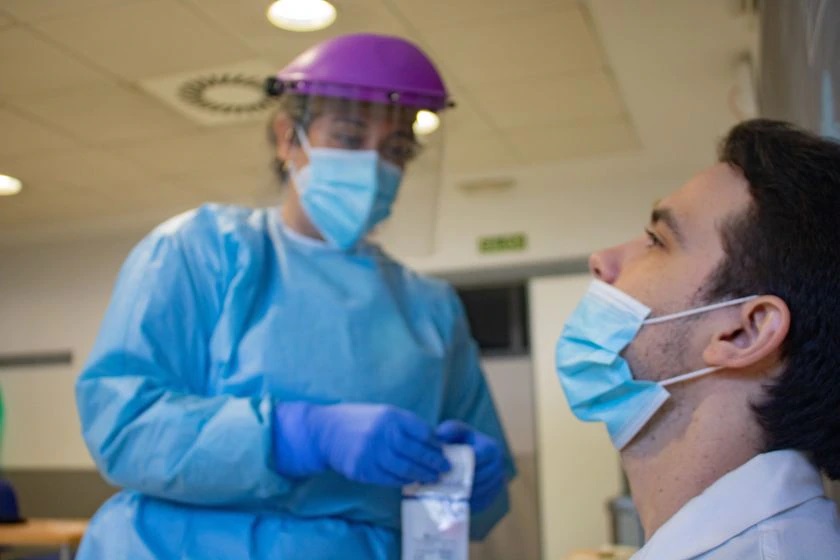 Andalucía no registra casos de la variante ómicron y pide ser "prudentes y no alarmistas"