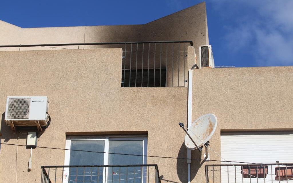 La Policía descarta una cuarta persona en la casa incendiada de Almería