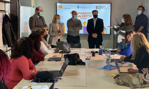 El Ayuntamiento de El Puerto y Fundación Orange inauguran una nueva Aula Digital