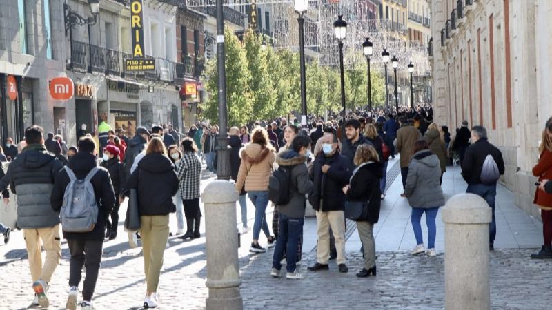 Sanidad y CC.AA. acuerdan reducir la cuarentena de los positivos en Covid a siete días