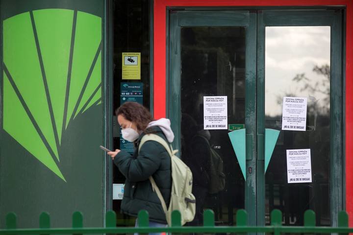 Más de 300 empleados se apuntan al ERE de Unicaja en las primeras 24 horas
