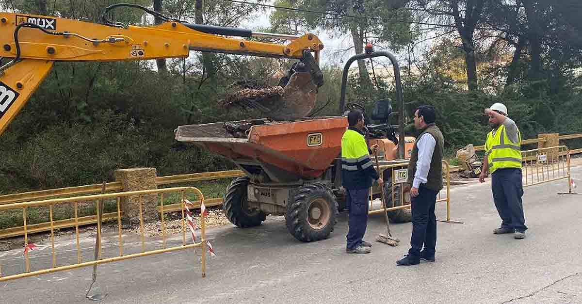 El Ayuntamiento lleva a cabo la reparación de la calzada en el Camino de los Enamorados