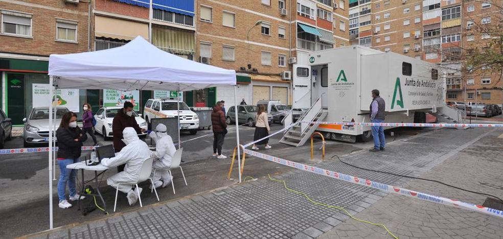 Más de 1,8 millones de andaluces viven en los 190 municipios con una tasa superior a 2.000