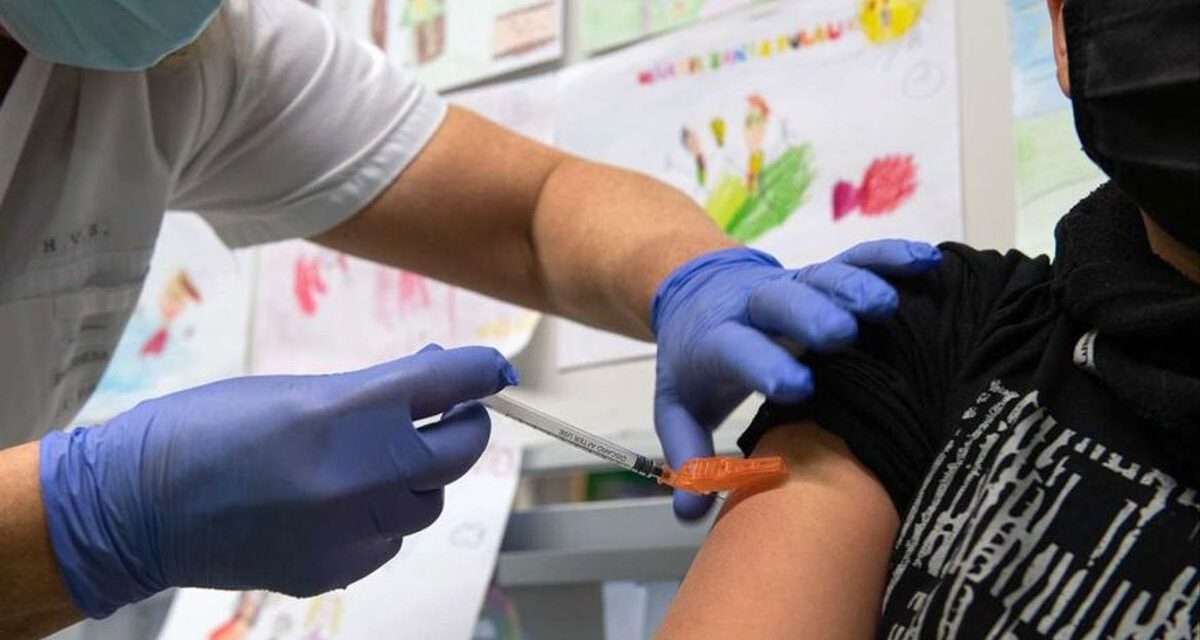 Sanidad vuelve a cambiar el plazo para la tercera dosis