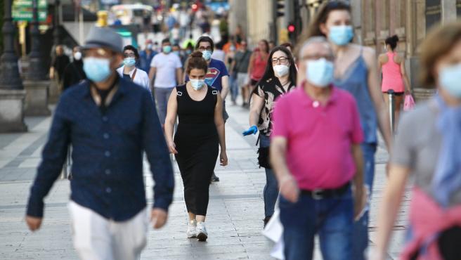 El Gobierno elimina las mascarillas en la calle, pero Andalucía quiere que se recomiende