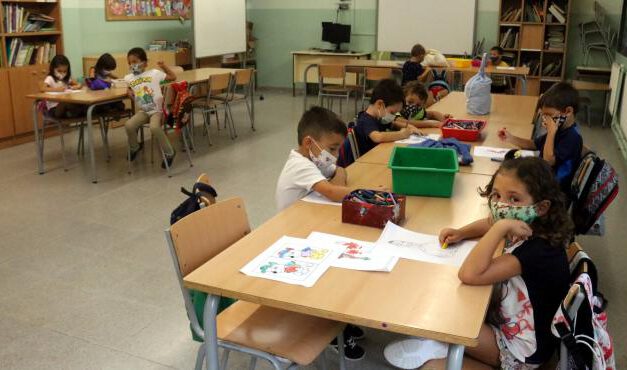 Los pediatras recomiendan la retirada definitiva de las mascarillas en las escuelas