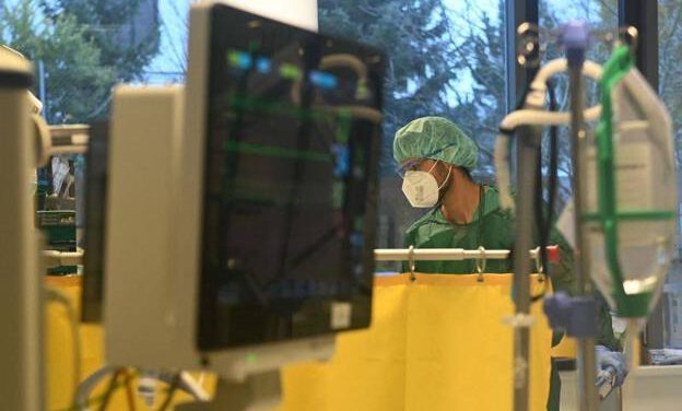 Andalucía registra 52 muertes, 5.472 casos y su tasa "sigue una clara tendencia a la baja" con 850 puntos