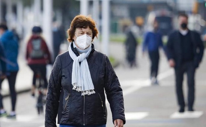 Sanidad y las CCAA acuerdan que dejen de ser obligatorias las mascarillas en exteriores