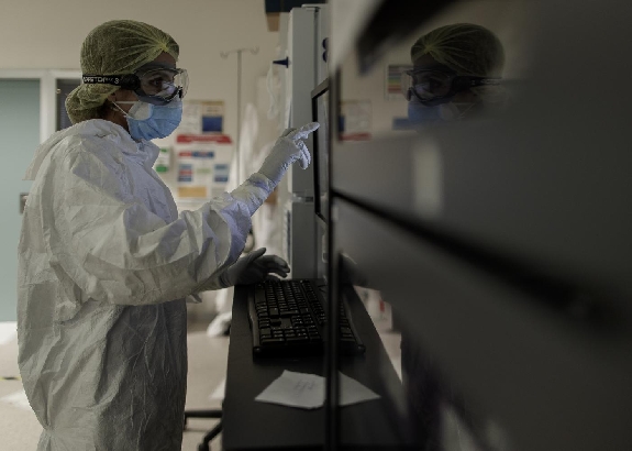 Casi 450.000 contagios y un millar de muertos en la sexta ola en Andalucía