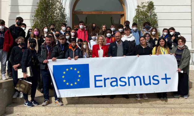 El Ayuntamiento de El Puerto recibe a un grupo de alumnos de Italia del Programa Erasmus+