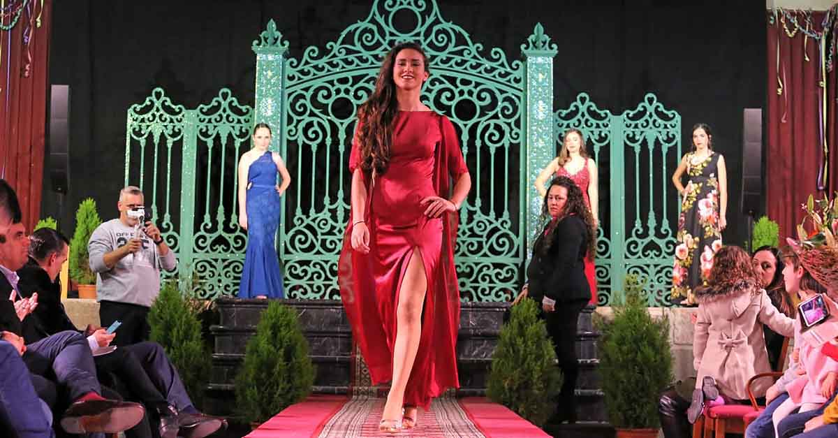 El Monasterio de La Victoria abre sus puertas para acoger la Gala de Elección de Coquineras del Carnaval